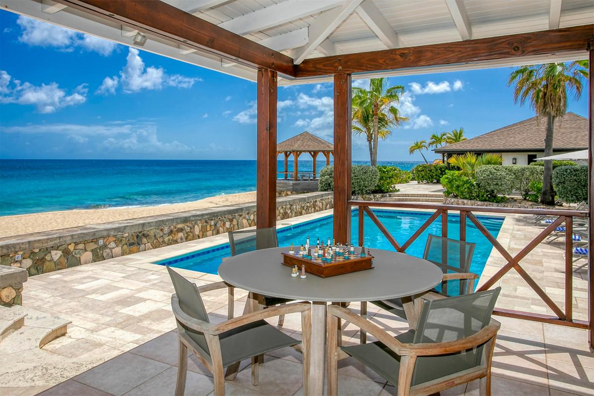 Villa rental St Martin - Pool and table